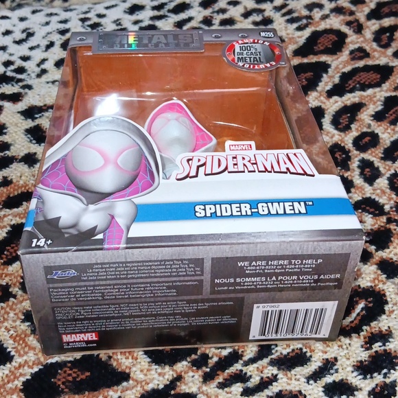 Spiderman M255 spider Gwen cast figure - Picture 3 of 8
